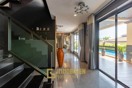 Horizon: Eindrucksvolle 5 Schlafzimmer Pool Villa Nahe des Zentrums von Hua Hin