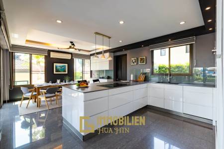 Horizon: Eindrucksvolle 5 Schlafzimmer Pool Villa Nahe des Zentrums von Hua Hin