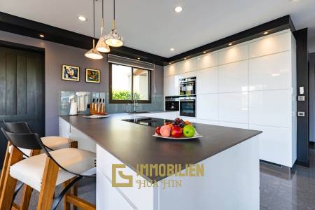Horizon: Eindrucksvolle 5 Schlafzimmer Pool Villa Nahe des Zentrums von Hua Hin