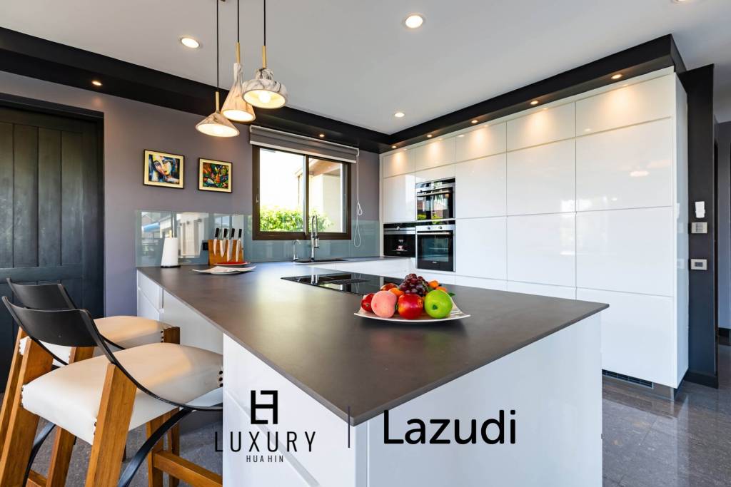 Stunning 5 Bedroom Pool Villa very Close to Central Hua Hin