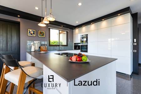 Stunning 5 Bedroom Pool Villa very Close to Central Hua Hin