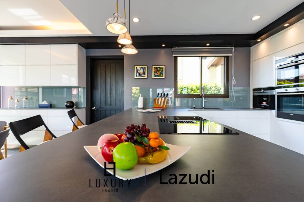 Stunning 5 Bedroom Pool Villa very Close to Central Hua Hin