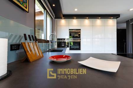 Horizon: Eindrucksvolle 5 Schlafzimmer Pool Villa Nahe des Zentrums von Hua Hin