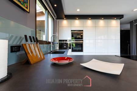 Stunning 5 Bedroom Pool Villa very Close to Central Hua Hin