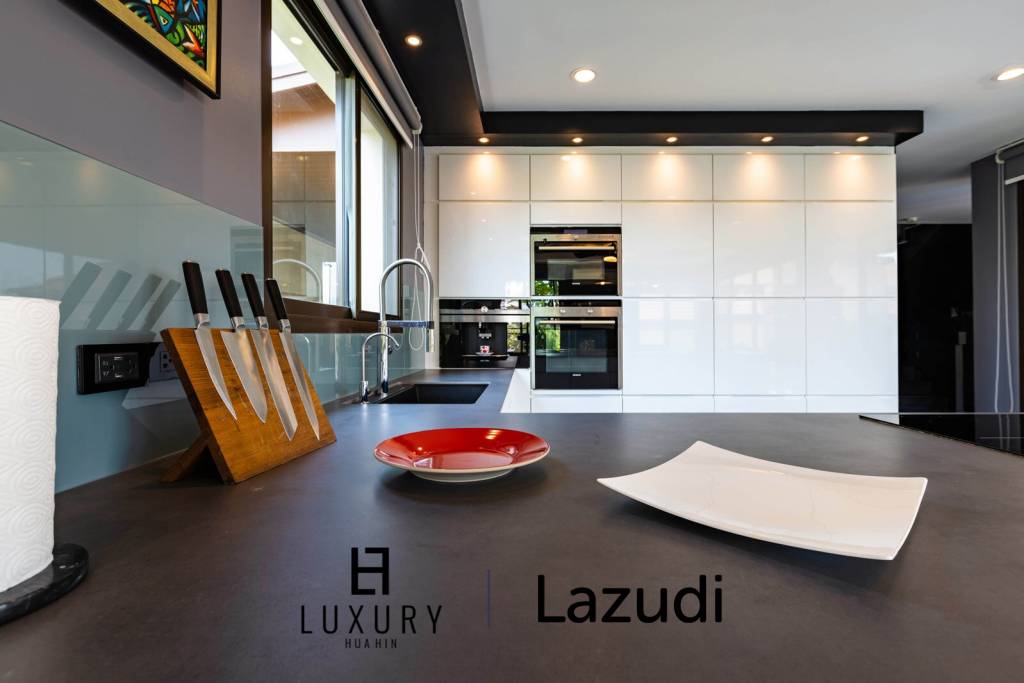 Stunning 5 Bedroom Pool Villa very Close to Central Hua Hin