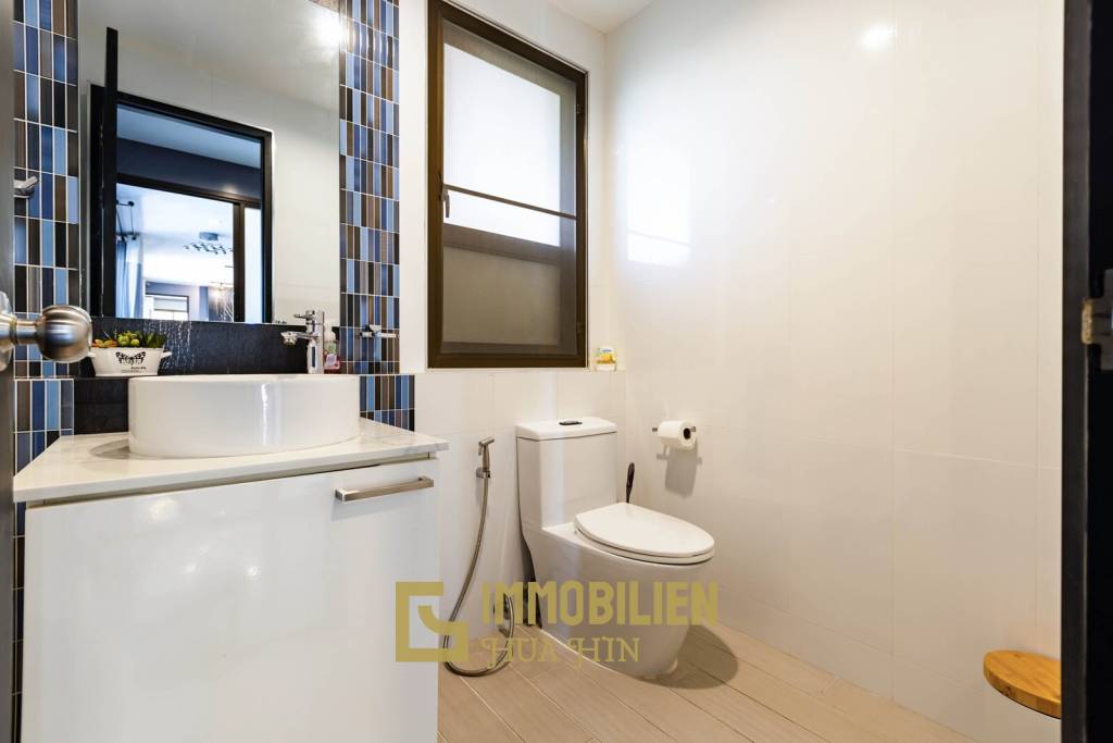 Horizon: Eindrucksvolle 5 Schlafzimmer Pool Villa Nahe des Zentrums von Hua Hin