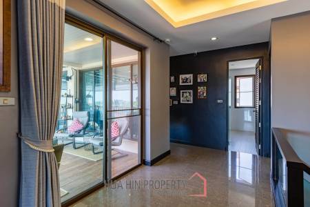 Stunning 5 Bedroom Pool Villa very Close to Central Hua Hin