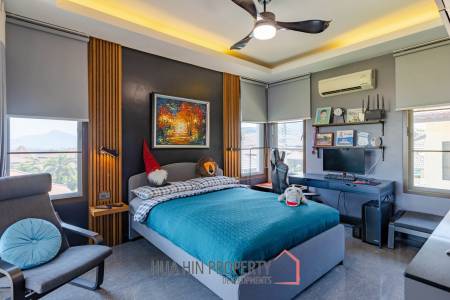 Stunning 5 Bedroom Pool Villa very Close to Central Hua Hin