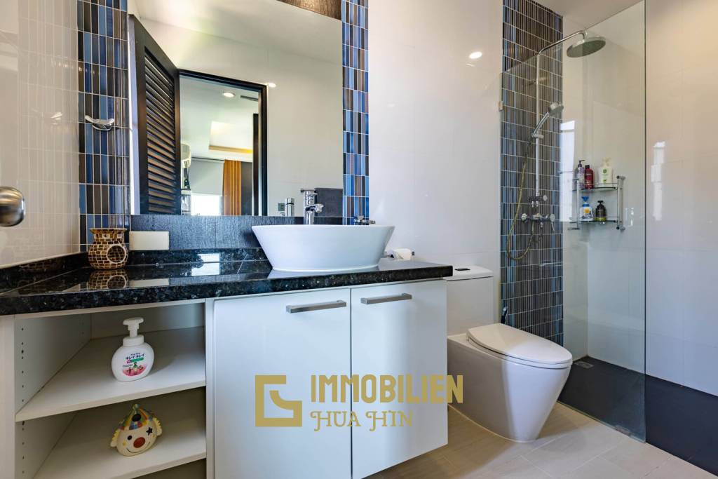 Horizon: Eindrucksvolle 5 Schlafzimmer Pool Villa Nahe des Zentrums von Hua Hin