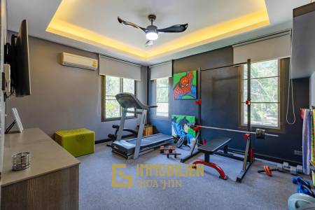 Horizon: Eindrucksvolle 5 Schlafzimmer Pool Villa Nahe des Zentrums von Hua Hin