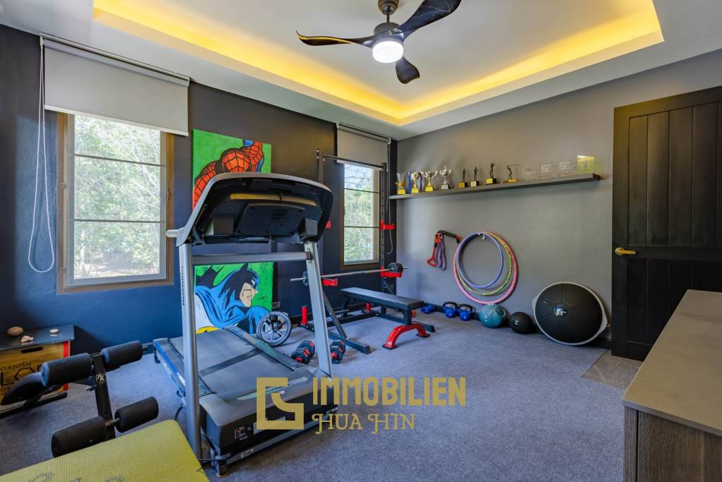 Horizon: Eindrucksvolle 5 Schlafzimmer Pool Villa Nahe des Zentrums von Hua Hin