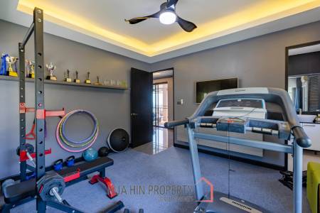Stunning 5 Bedroom Pool Villa very Close to Central Hua Hin