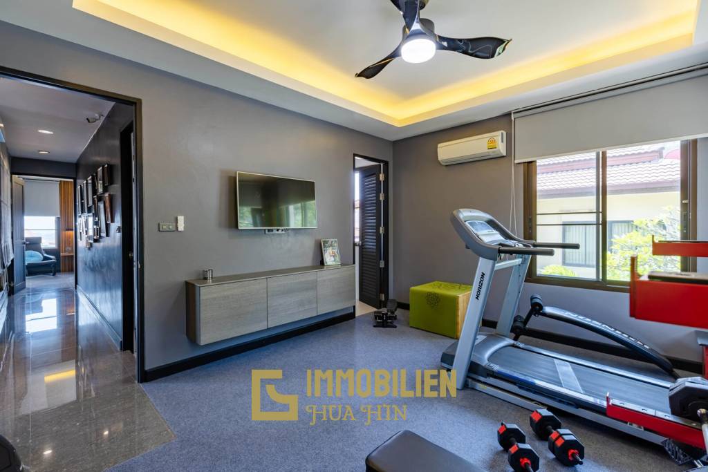 Horizon: Eindrucksvolle 5 Schlafzimmer Pool Villa Nahe des Zentrums von Hua Hin