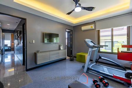 Stunning 5 Bedroom Pool Villa very Close to Central Hua Hin