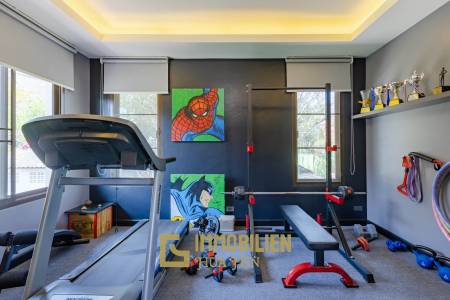 Horizon: Eindrucksvolle 5 Schlafzimmer Pool Villa Nahe des Zentrums von Hua Hin