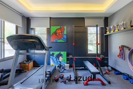 Stunning 5 Bedroom Pool Villa very Close to Central Hua Hin