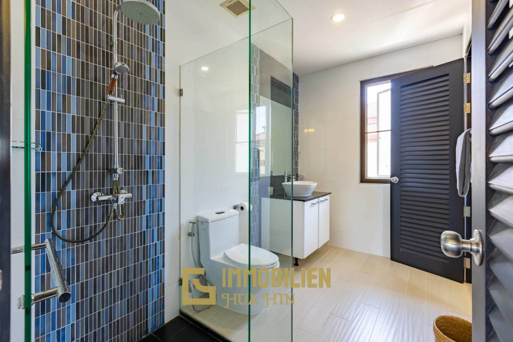 Horizon: Eindrucksvolle 5 Schlafzimmer Pool Villa Nahe des Zentrums von Hua Hin