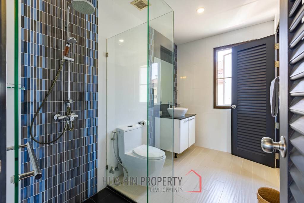 Stunning 5 Bedroom Pool Villa very Close to Central Hua Hin