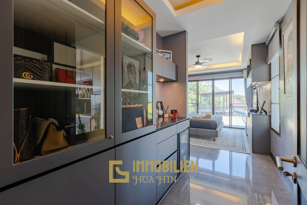 Horizon: Eindrucksvolle 5 Schlafzimmer Pool Villa Nahe des Zentrums von Hua Hin