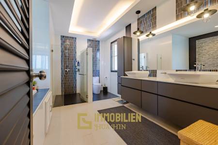 Horizon: Eindrucksvolle 5 Schlafzimmer Pool Villa Nahe des Zentrums von Hua Hin