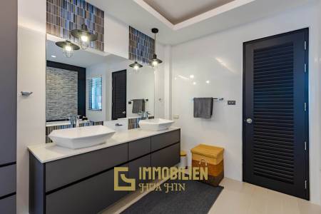 Horizon: Eindrucksvolle 5 Schlafzimmer Pool Villa Nahe des Zentrums von Hua Hin