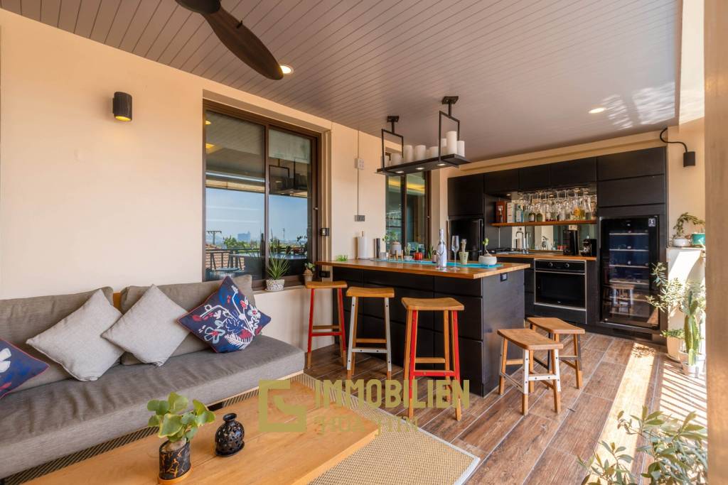 Horizon: Eindrucksvolle 5 Schlafzimmer Pool Villa Nahe des Zentrums von Hua Hin