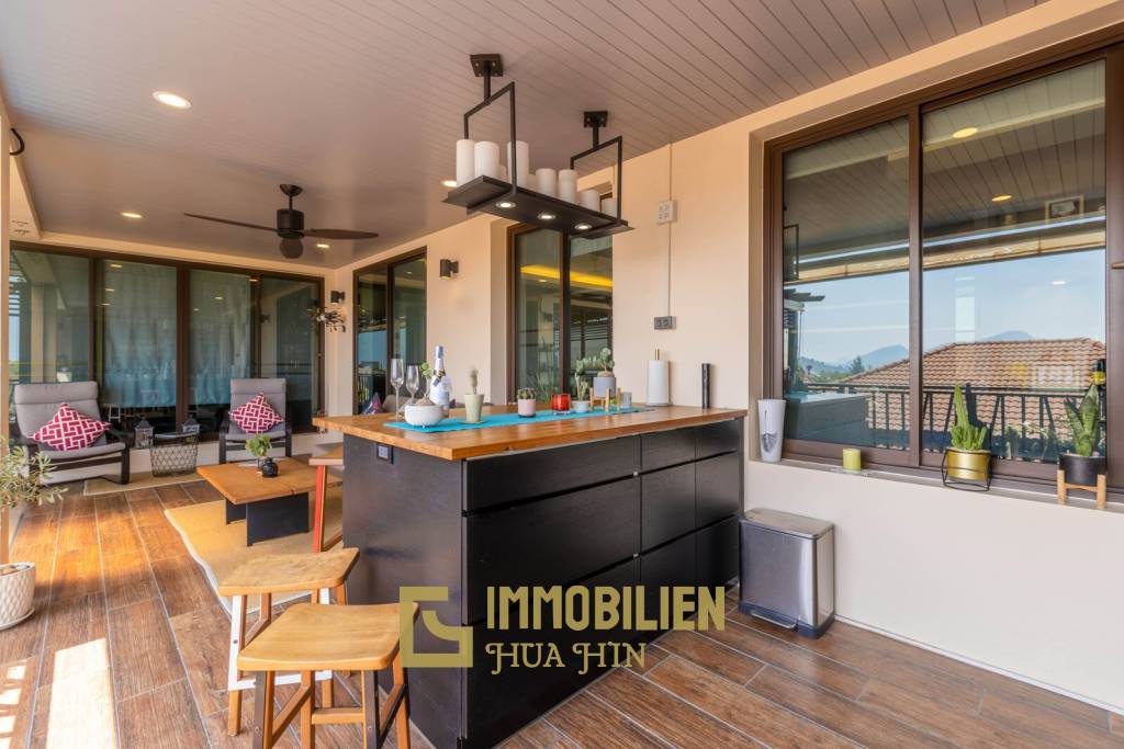 Horizon: Eindrucksvolle 5 Schlafzimmer Pool Villa Nahe des Zentrums von Hua Hin