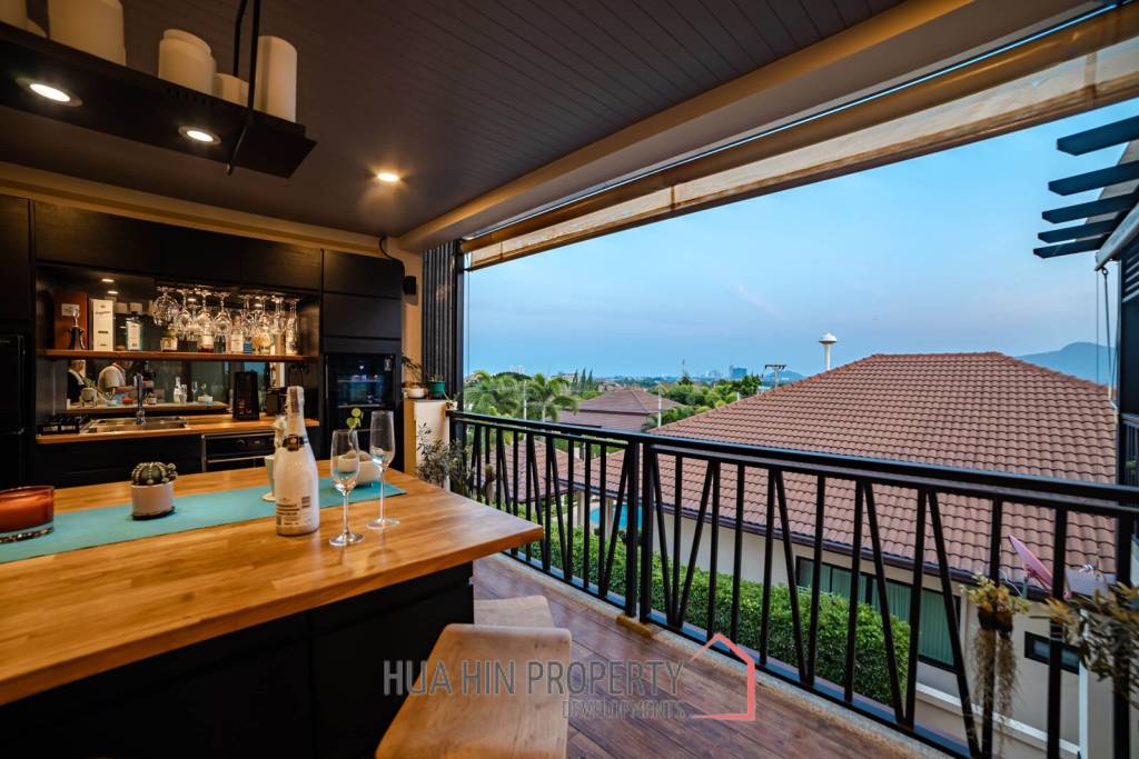 Stunning 5 Bedroom Pool Villa very Close to Central Hua Hin