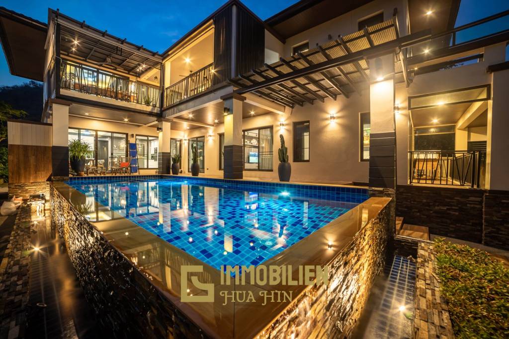 Horizon: Eindrucksvolle 5 Schlafzimmer Pool Villa Nahe des Zentrums von Hua Hin