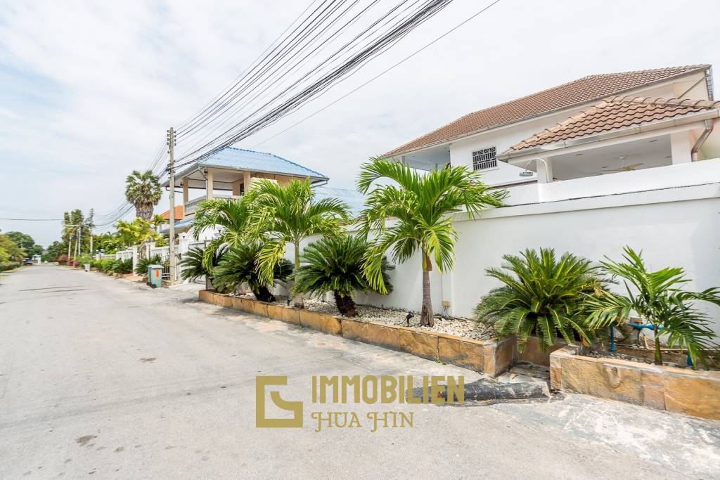 Good Value 2 Story House For Sale Chantha Village Hua Hin / Cha Am