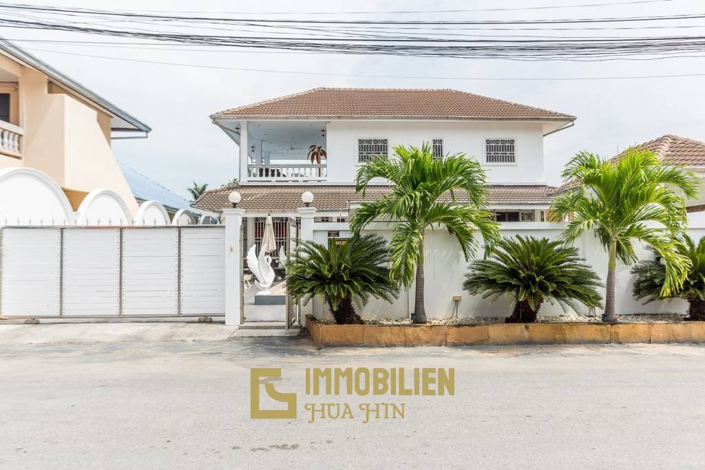 Good Value 2 Story House For Sale Chantha Village Hua Hin / Cha Am