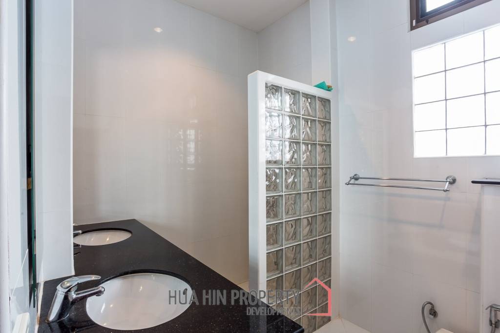 Good Value 2 Story House For Sale Chantha Village Hua Hin / Cha Am