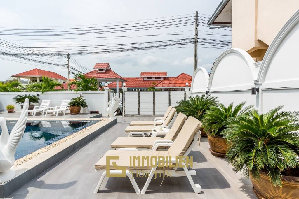 Good Value 2 Story House For Sale Chantha Village Hua Hin / Cha Am