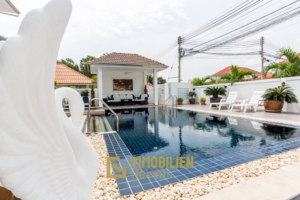 Good Value 2 Story House For Sale Chantha Village Hua Hin / Cha Am