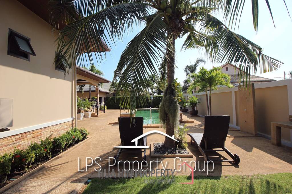 Spacious Holiday Home in Downtown Cha Am For Sale
