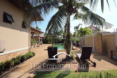 Spacious Holiday Home in Downtown Cha Am For Sale