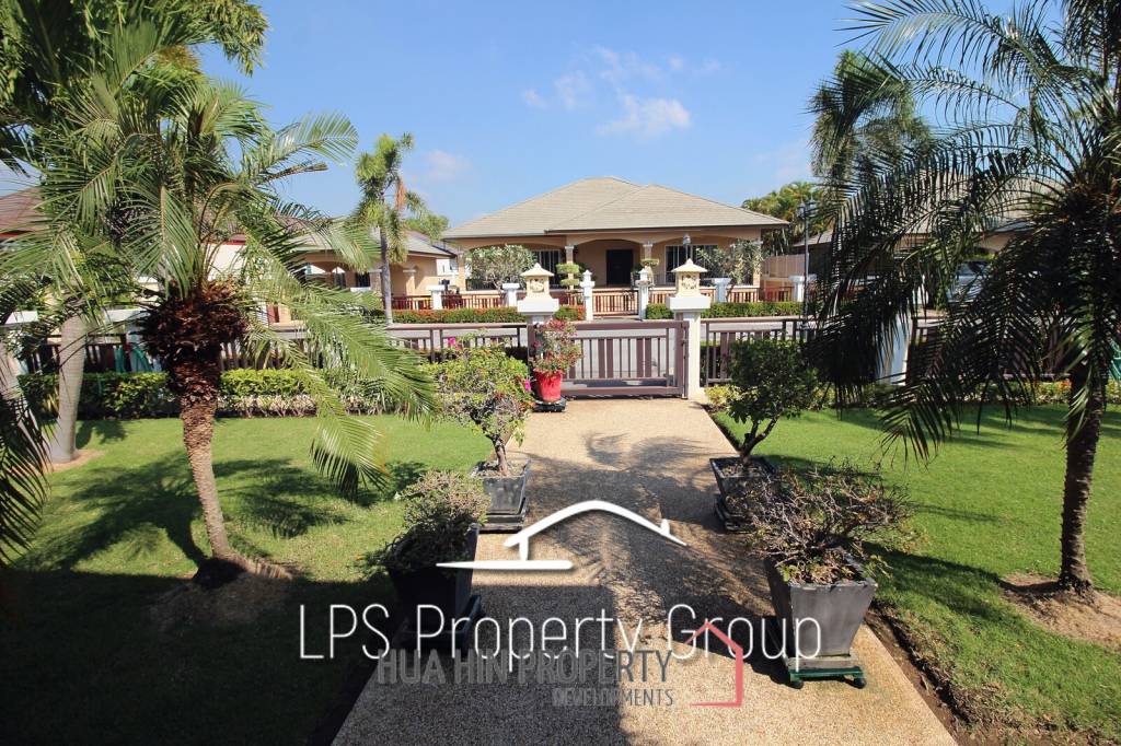 Spacious Holiday Home in Downtown Cha Am For Sale