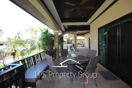Spacious Holiday Home in Downtown Cha Am For Sale