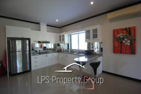 Spacious Holiday Home in Downtown Cha Am For Sale