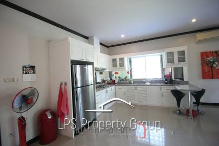Spacious Holiday Home in Downtown Cha Am For Sale