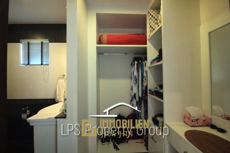 Spacious Holiday Home in Downtown Cha Am For Sale