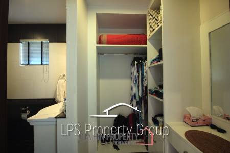 Spacious Holiday Home in Downtown Cha Am For Sale