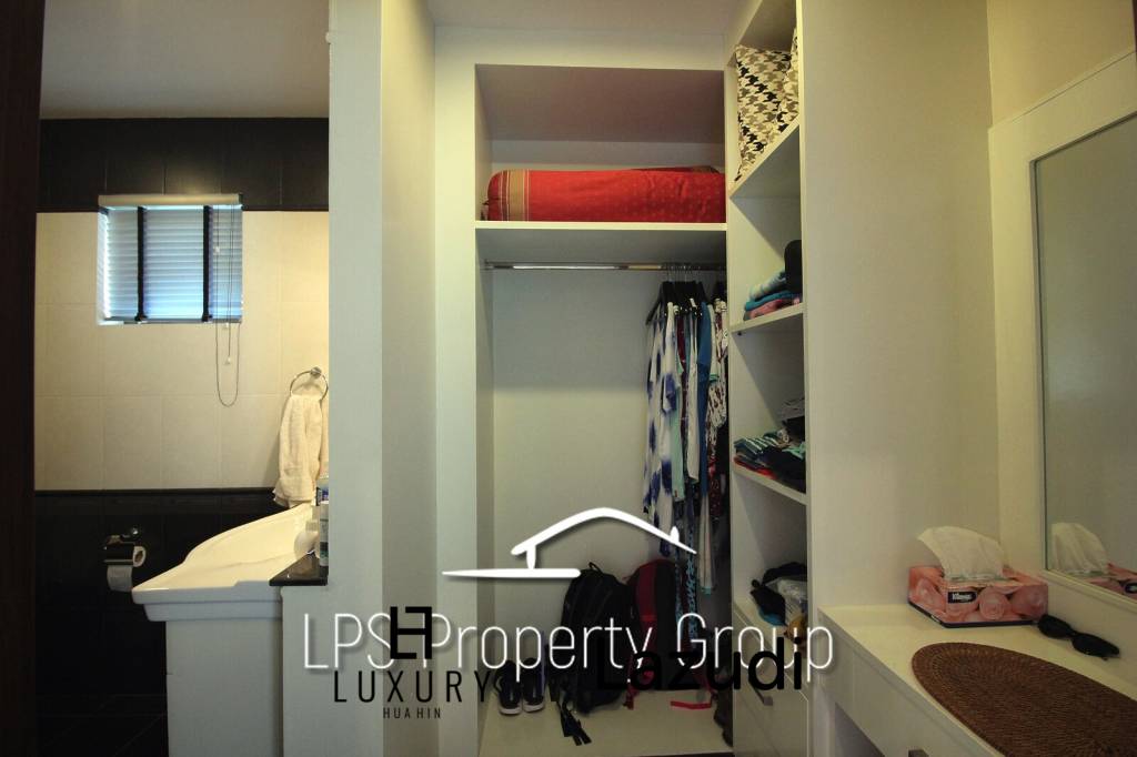 Spacious Holiday Home in Downtown Cha Am For Sale