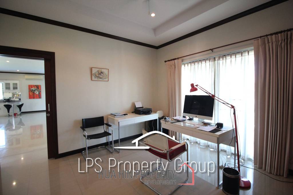 Spacious Holiday Home in Downtown Cha Am For Sale