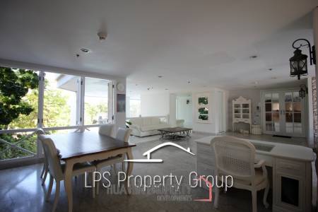Boathouse : 2 Bedroom Condo with Sea Views