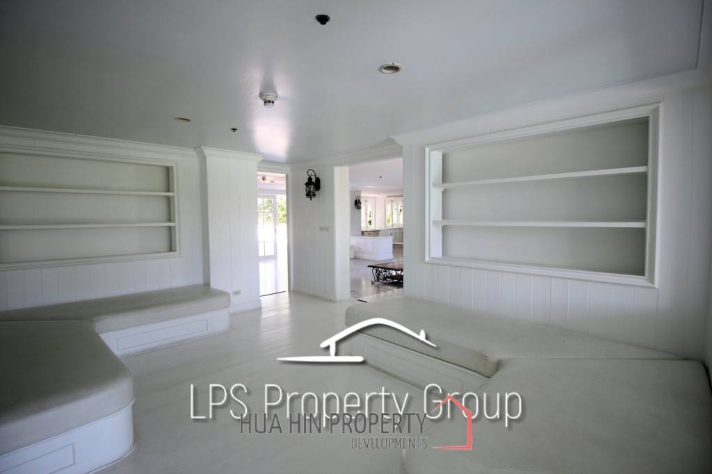 Boathouse : 2 Bedroom Condo with Sea Views