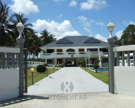 Beach Front Mansion with 5 Bedrooms