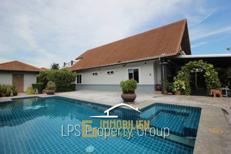 Orchid Palm 2: Hervoragender Zustand 4 Schlafzimmer Pool Villa in der Nähe der Stadt