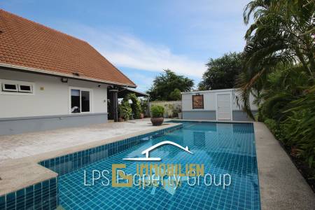 Orchid Palm 2: Hervoragender Zustand 4 Schlafzimmer Pool Villa in der Nähe der Stadt