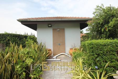 Orchid Palm 2: Hervoragender Zustand 4 Schlafzimmer Pool Villa in der Nähe der Stadt